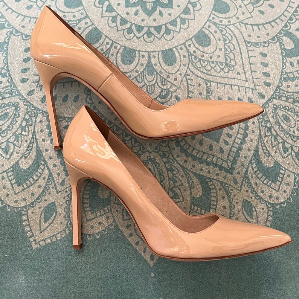 💕WELL LOVED Manolo Blahnik Nude BB Patent Leather Pointed Toe Pumps